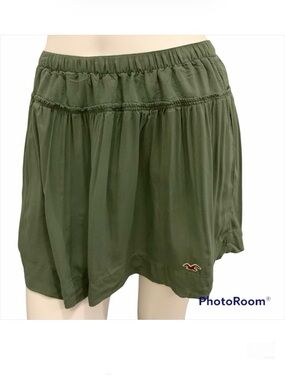 Hollister Olive Green Soft Flare Mini Skirt - Size 7 Juniors or Women’s Small